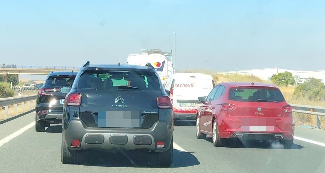 El vuelco de una furgoneta en la A-49 genera más de 20 minutos de retenciones a la altura de Niebla