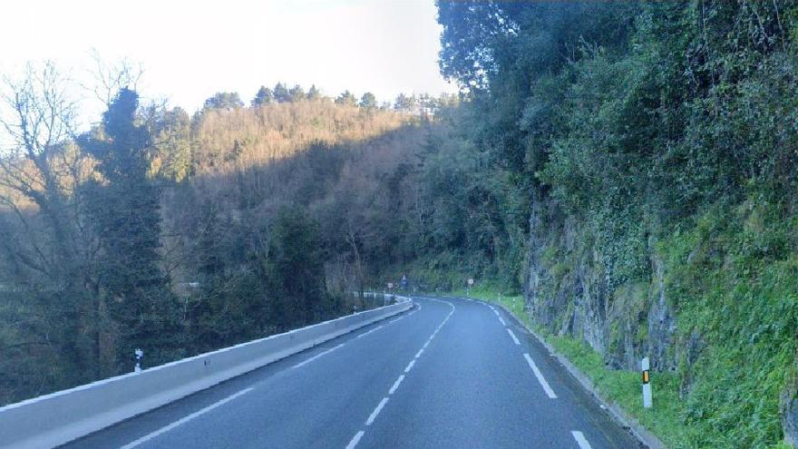 Cortada la N-634 en Deba en ambos sentidos por el vuelco de una hormigonera