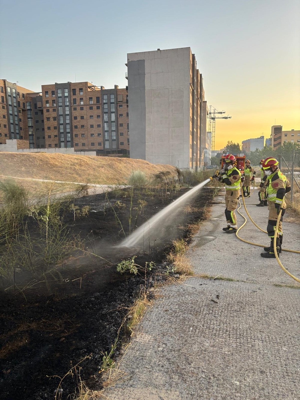 Un petardo provoca un incendio en Santa María de Benquerencia