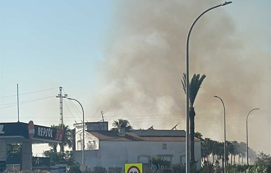 Gibraleón: alerta tras un incendio junto a la gasolinera de la entrada del municipio