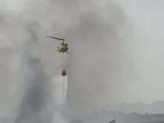 Controlado el incendio de vegetación que ha obligado a desalojar varias viviendas en Cieza