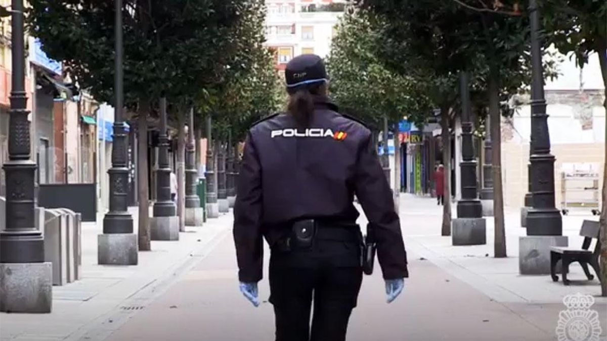 Imagen de archivo de una policía nacional en Ponferrada.