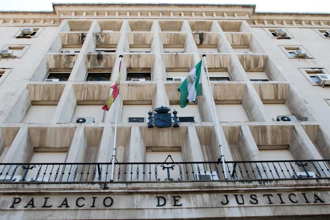 Absueltos dos investigados de corrupción de menores en Sevilla por falta de pruebas concluyentes