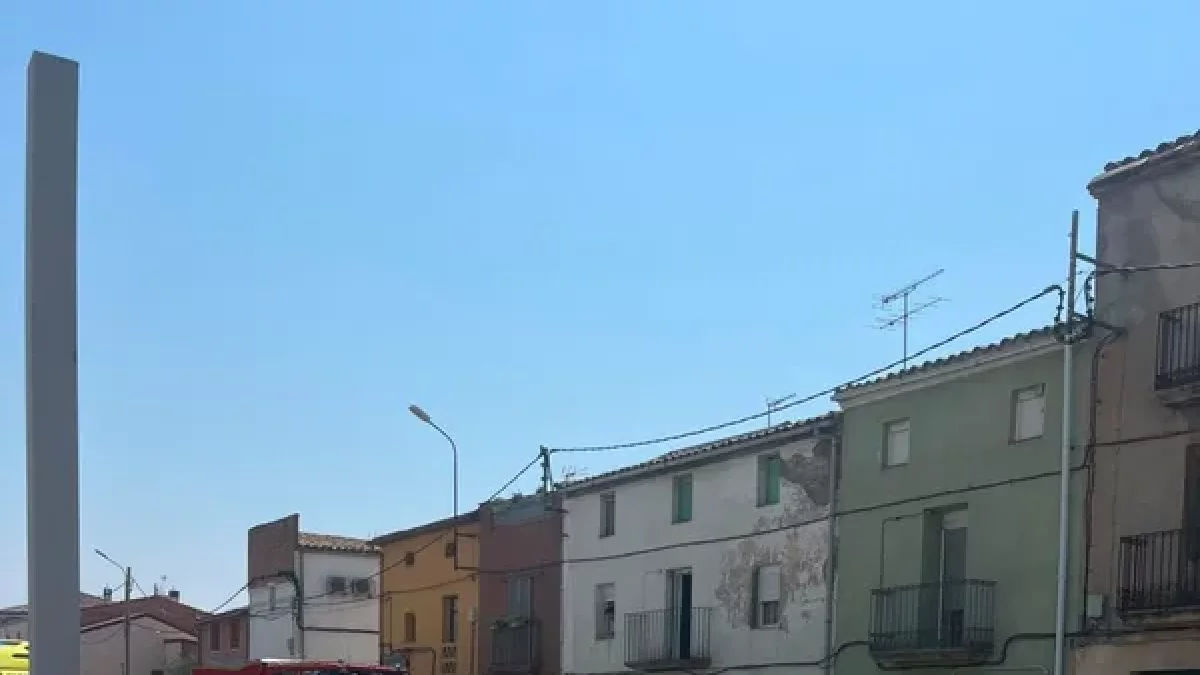 Choca contra coches aparcados y hiere a un peatón en Sidamon