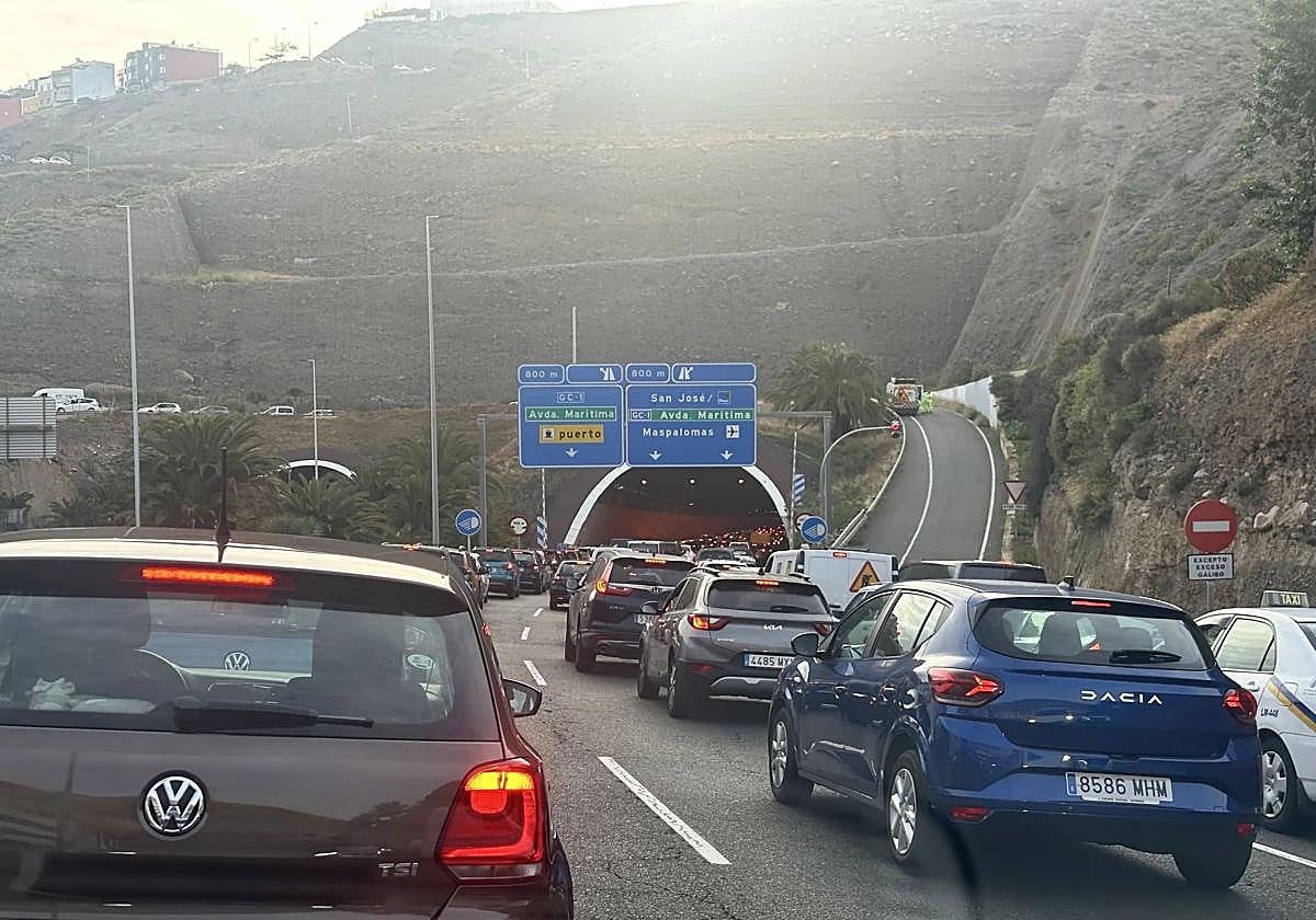 Accidente en el túnel de San José provoca importantes retenciones en Las Palmas de Gran Canaria