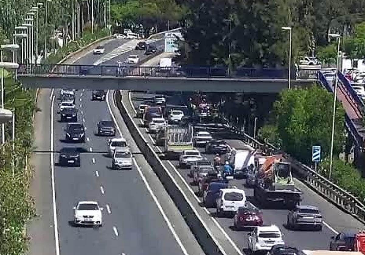 Accidente múltiple en la A-7 provoca importantes retenciones en dirección a Cádiz