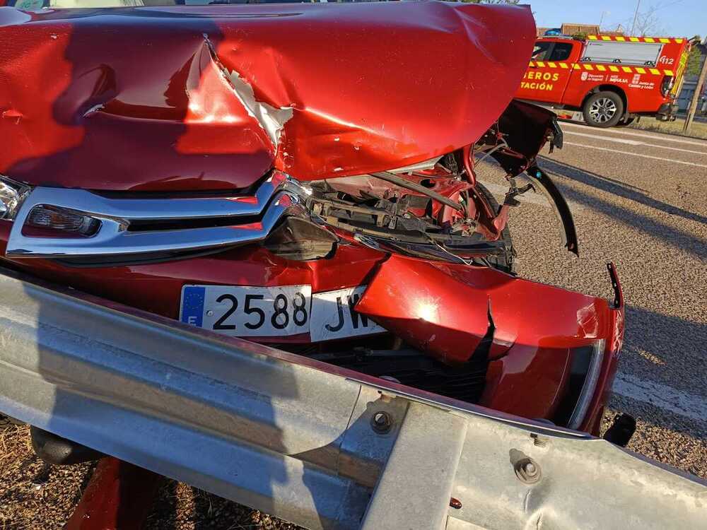 Dos heridos en un choque frontal entre dos turismos en Prádena