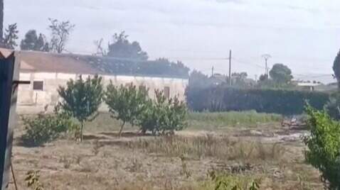 Bomberos de la Región de Murcia luchan contra incendio en la Vereda de la Peña en Lorca