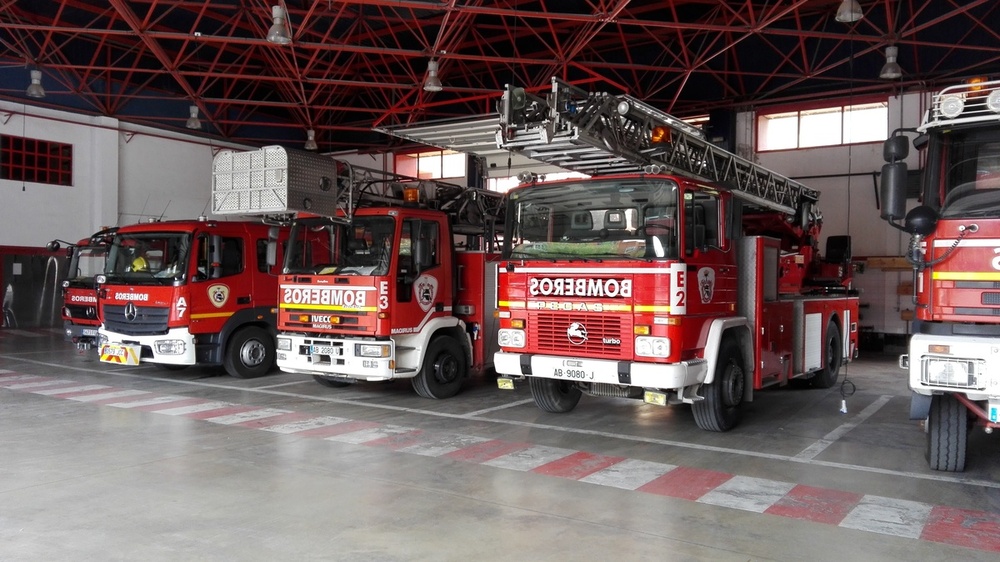 Bomberos logran controlar dos incendios en áreas de rastrojos