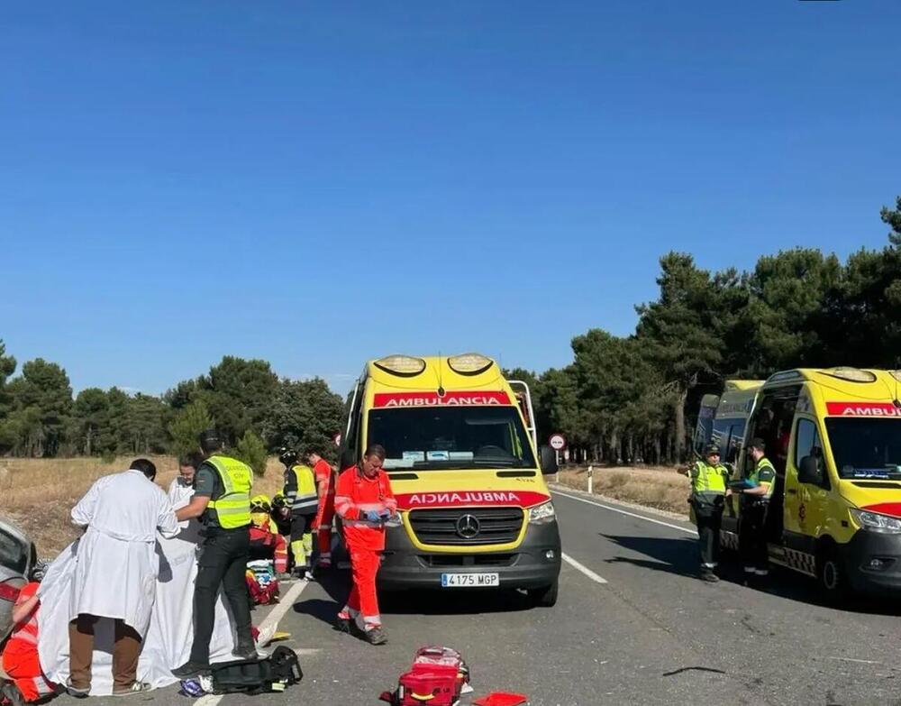 Colisión frontal en la CL-605 deja siete heridos en Aldeanueva de Codonal: uno trasladado en helicóptero a Valladolid