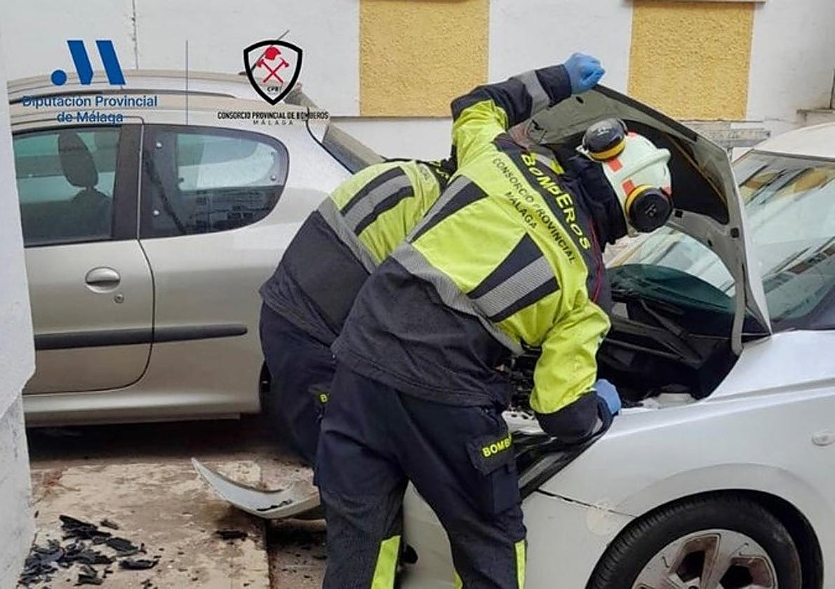 Conductor sufre accidente sin heridos en Estepona: solo daños materiales tras chocar contra una pared
