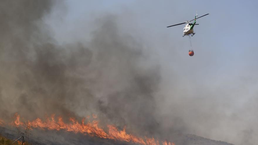 Continúan los trabajos de extinción del incendio de Los Gallardos