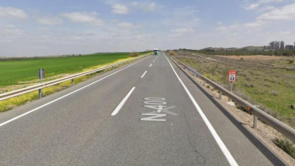 Cortan la A-40 en Alcázar del Rey tras el vuelco de un camión