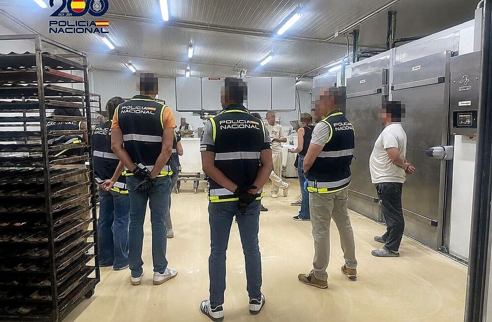 Cuatro detenidos en Alar por explotación laboral en obradores
