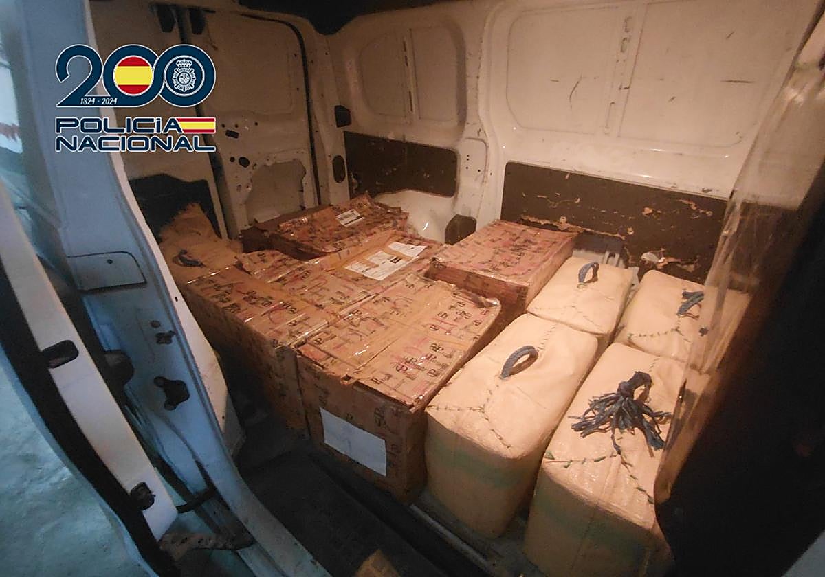 Golpe al narcotráfico en Canarias: cae una red criminal con más de 300 kilos de hachís y un policía local entre los detenidos