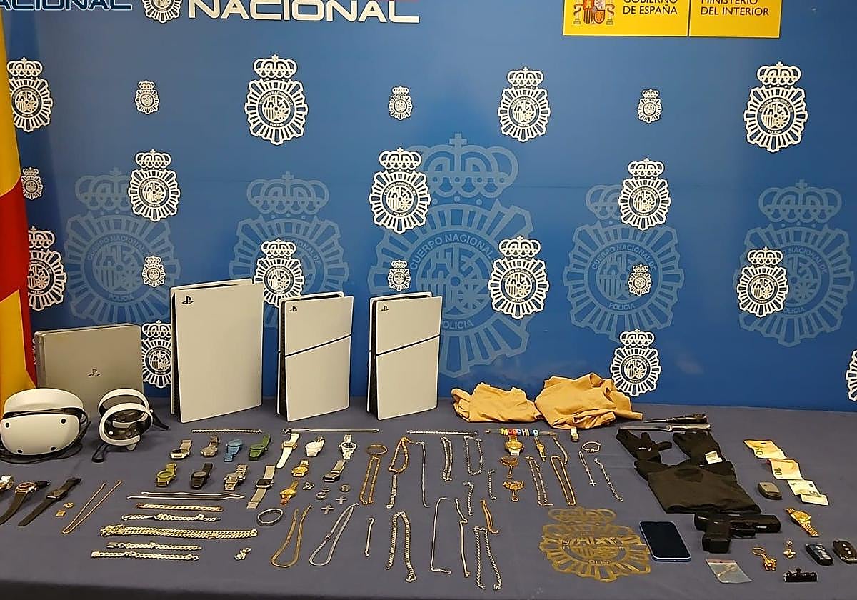 Desarticulado en Málaga un grupo criminal especializado en robos en viviendas: cuatro detenidos y joyas recuperadas
