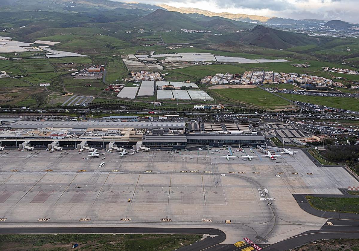 Dos detenidos por 19 robos en vehículos estacionados junto al aeropuerto de Gran Canaria