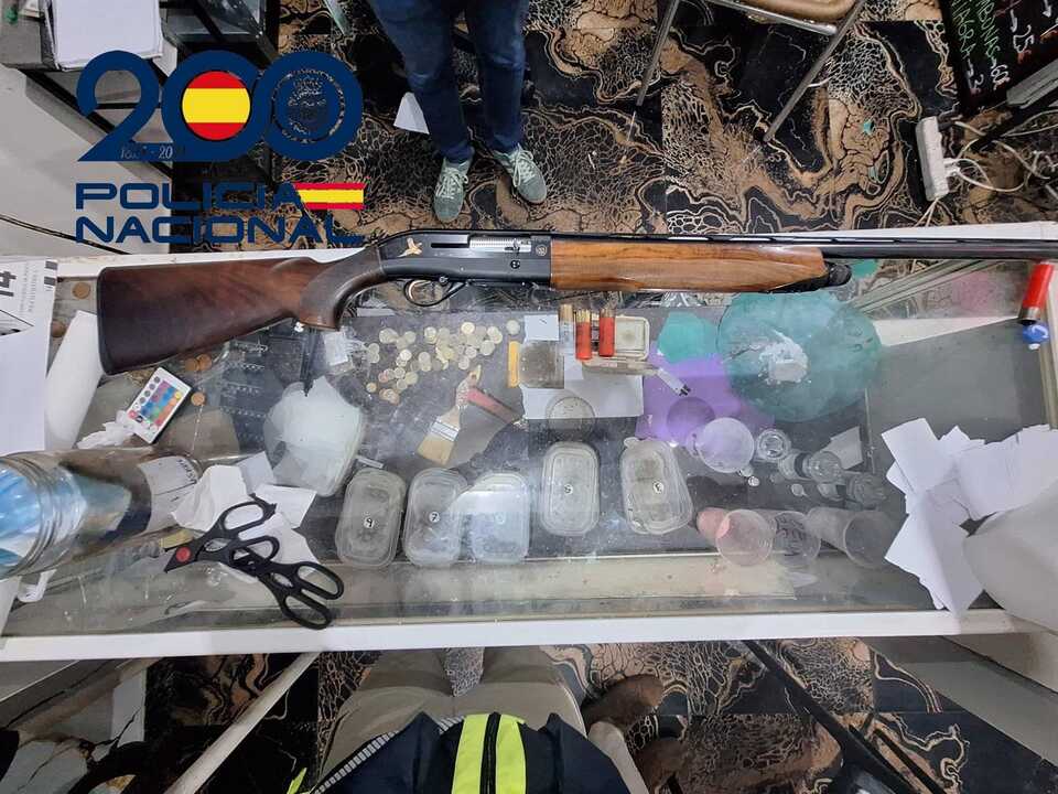 A prisión un hombre al desmantelar un salón de juegos clandestino y bunkerizado para vender droga