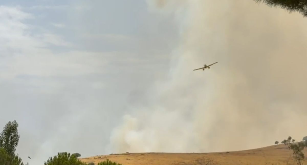 En Nivel 1 el incendio en Hinojosas de Calatrava por el corte de la CR-5021 y afección de humo a viviendas