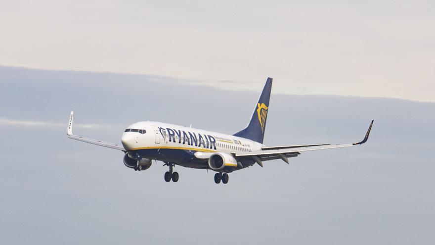 Un vuelo de Ryanair regresa a Tesalónica (Grecia) tras la rotura de una ventanilla de pasajeros
