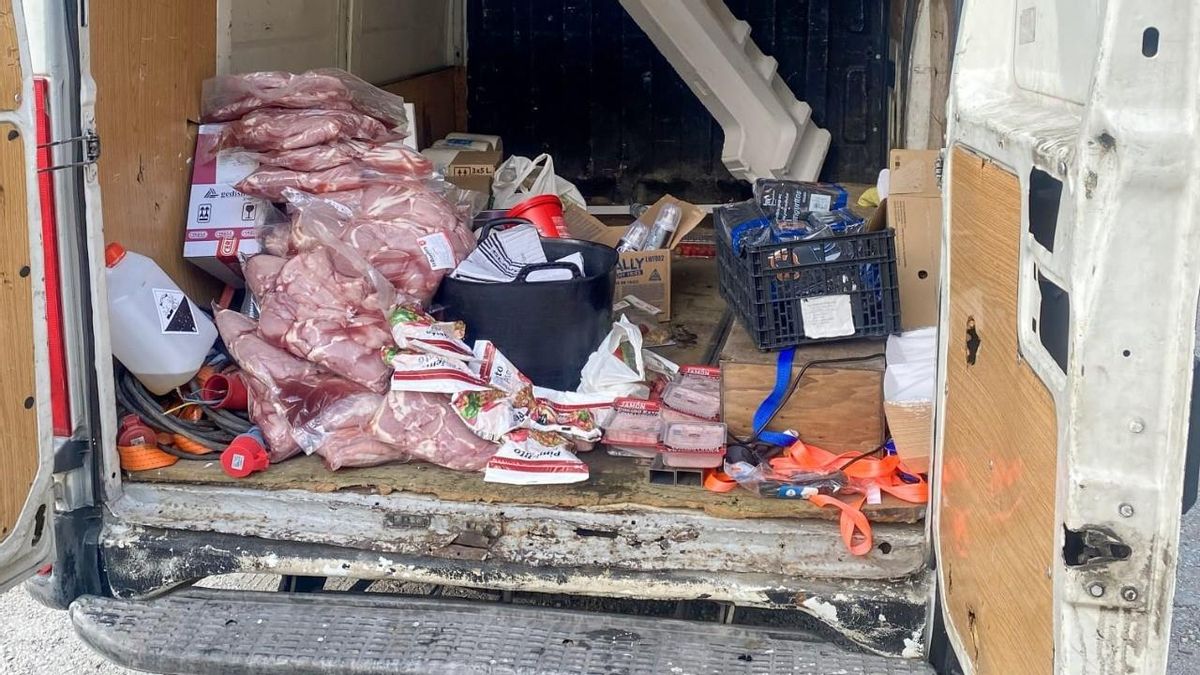 Carne de cerdo y otros alimentos en una furgoneta, sin refrigeración y junto a productos químicos en un festival de El Bierzo