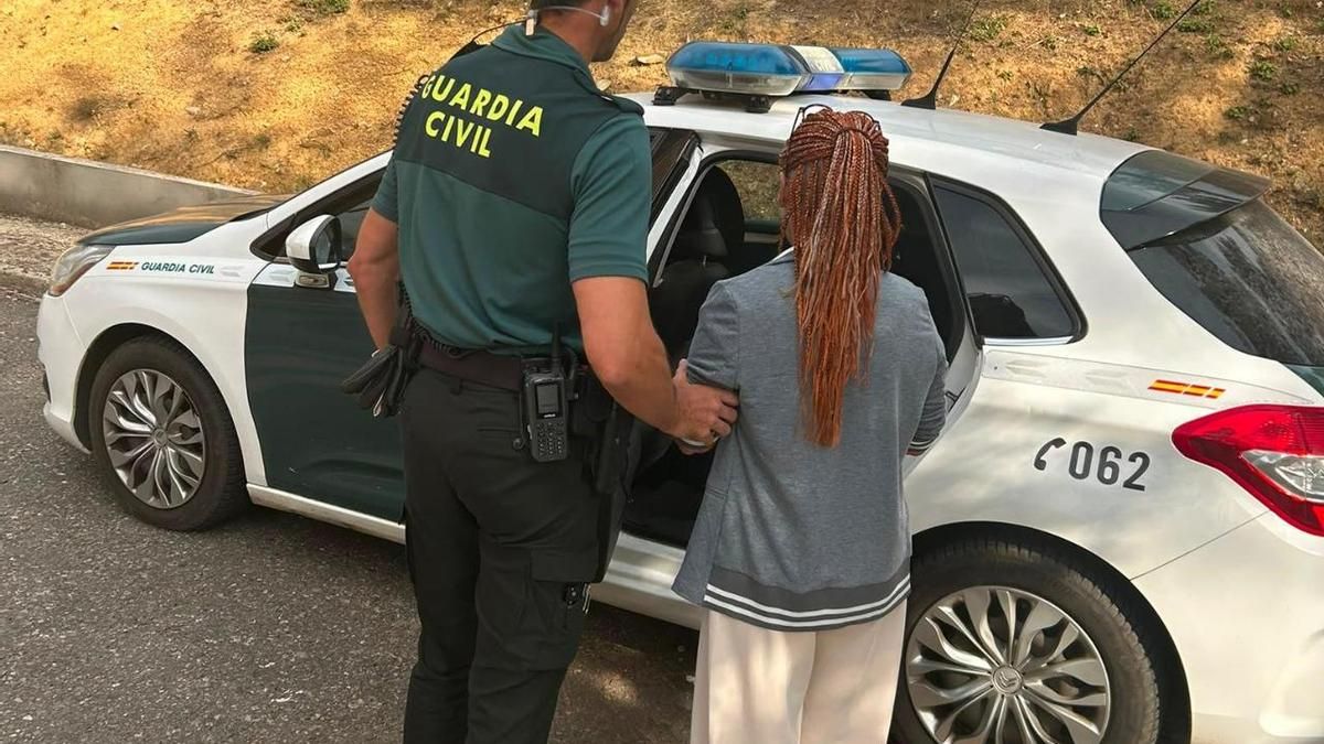 Detenida tras gastar 25.000 euros con la tarjeta de una anciana después de ganarse su confianza en una residencia de León.