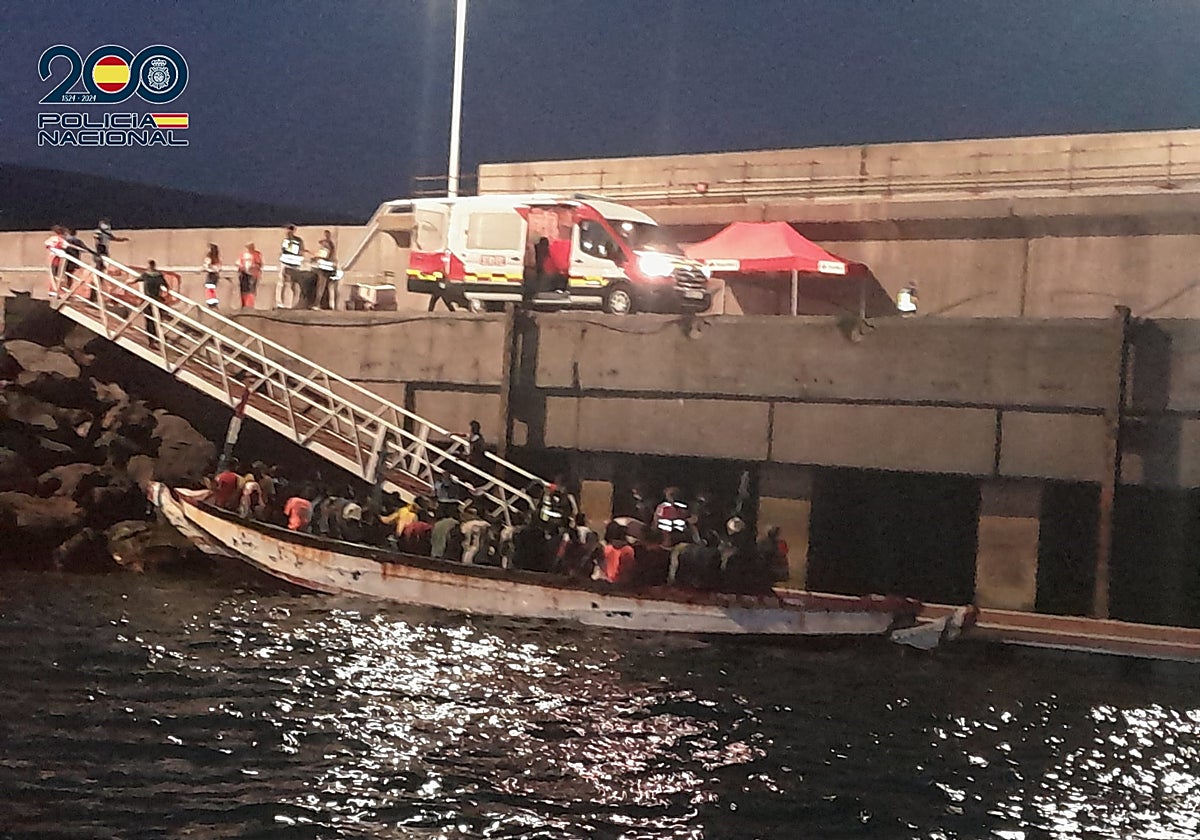 Detenido en La Laguna el patrón de un cayuco en el que viajaron 84 personas