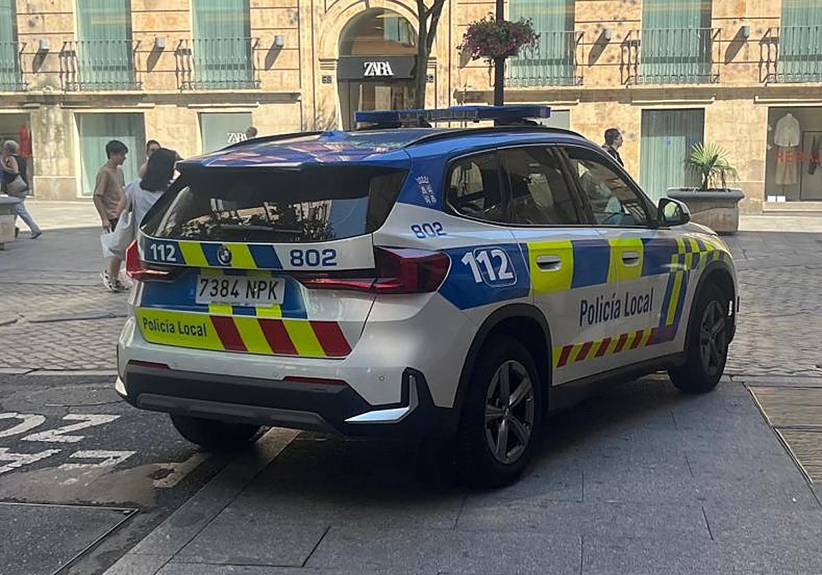 Pasea por Salamanca con un perro potencialmente peligroso sin bozal y sin permiso y acaba detenido por una reclamación judicial de Barcelona