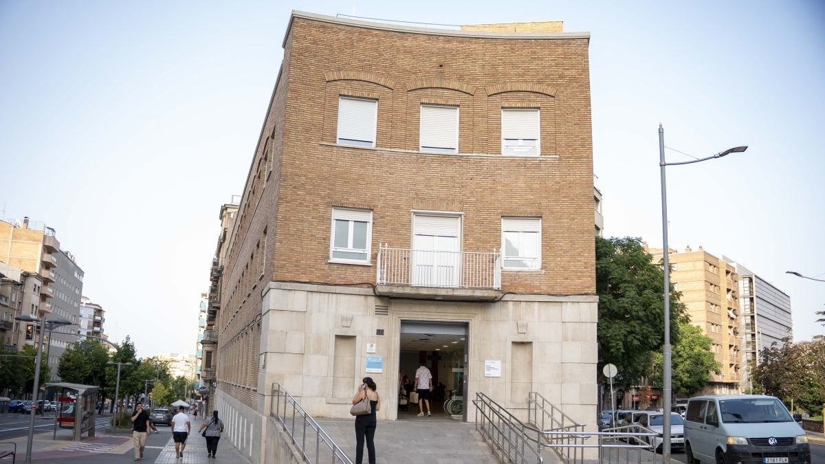 Acuchilla a un hombre en la cabeza y en el hombro en la calle Prat de la Riba de Lleida