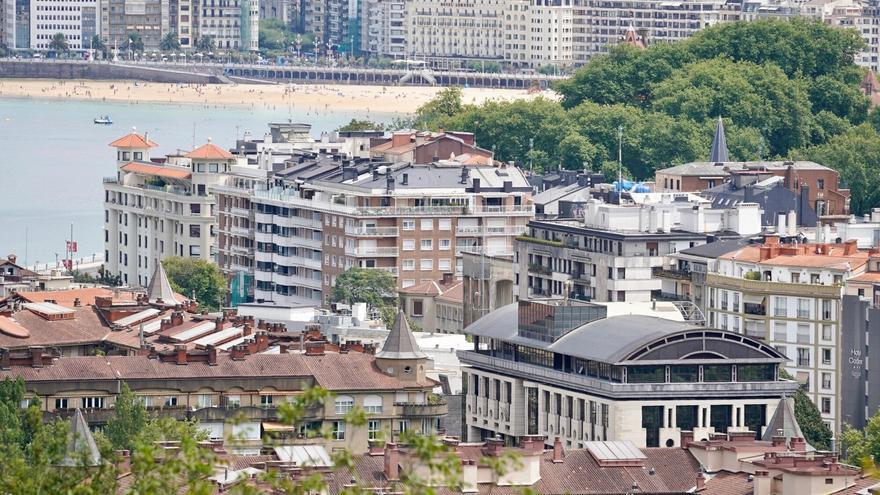 Detenido un hombre en Donostia tras intentar acceder a un piso a través de un andamio y robar un vehículo