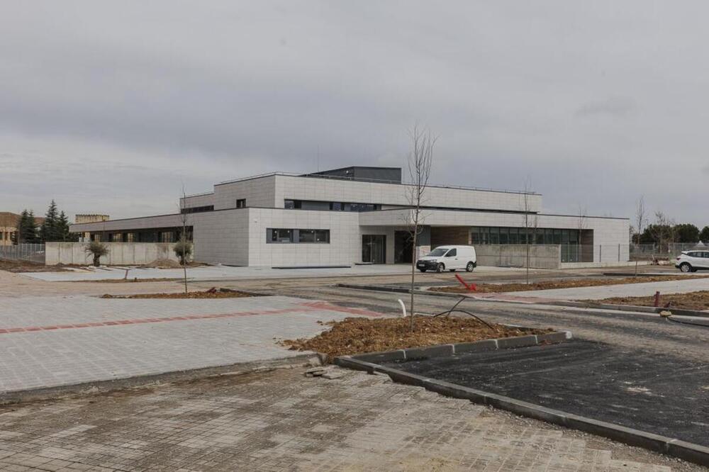 Detenido tras lanzar piedras al centro de salud Segovia IV