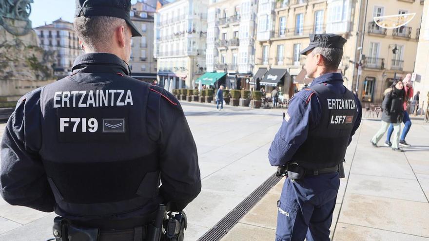 Detenidos en Vitoria tras apalizar a un hombre para robarle el teléfono