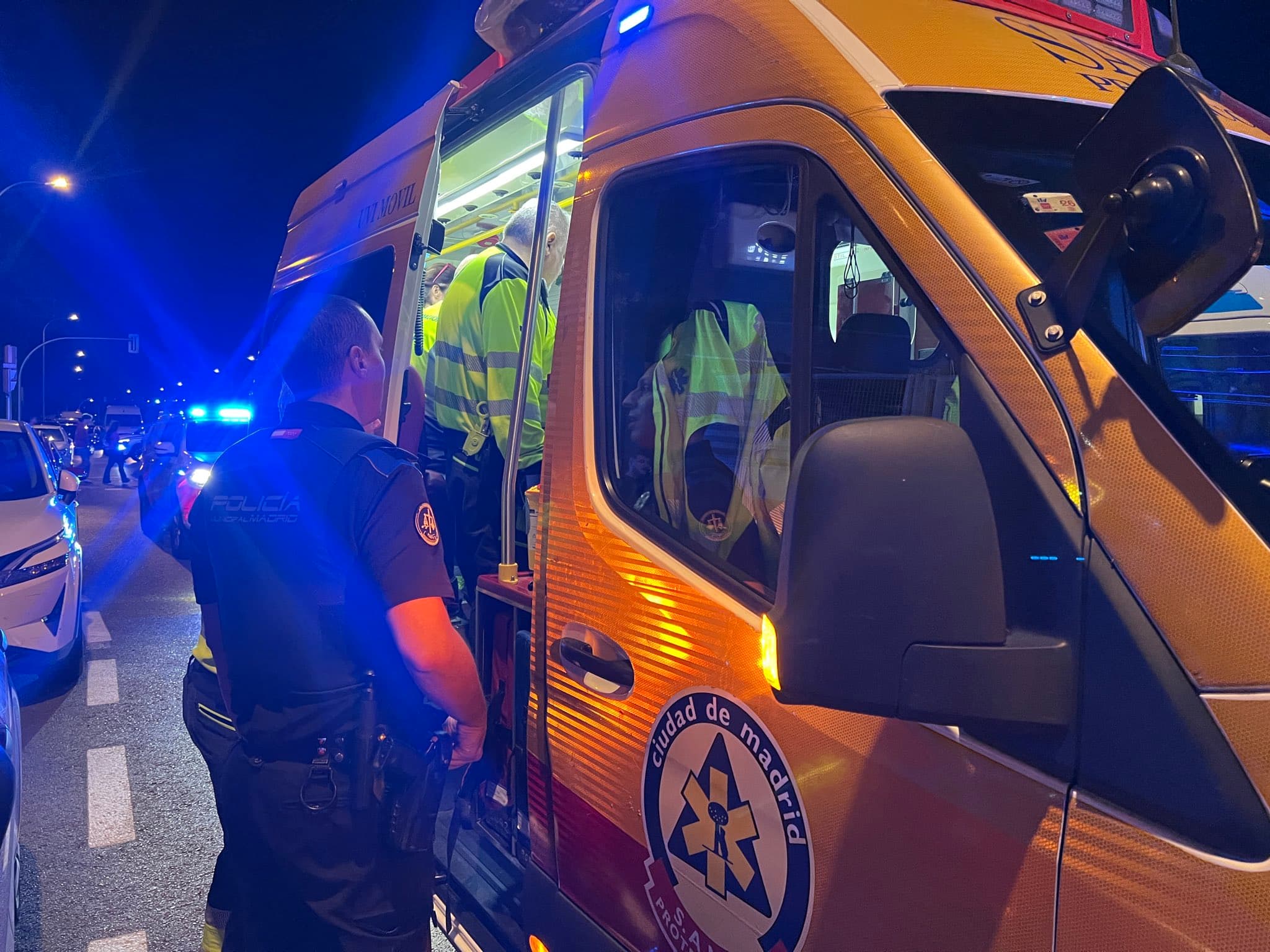 Dos accidentes simultáneos en Madrid dejan un fallecido y siete heridos, cinco de ellos graves