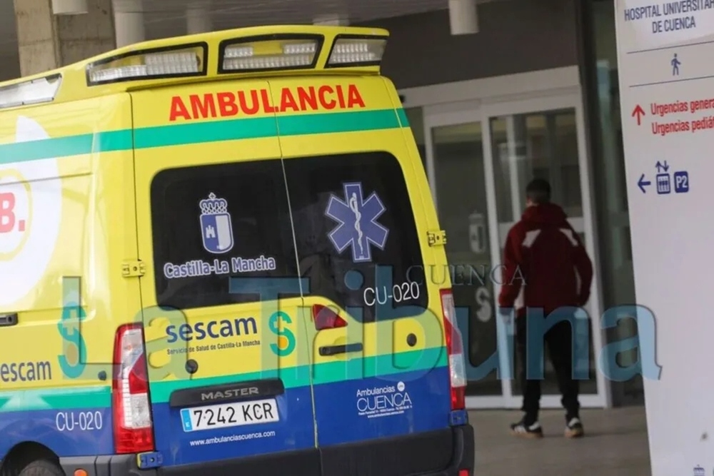 Heridos dos jóvenes tras chocar contra la Guardia Civil