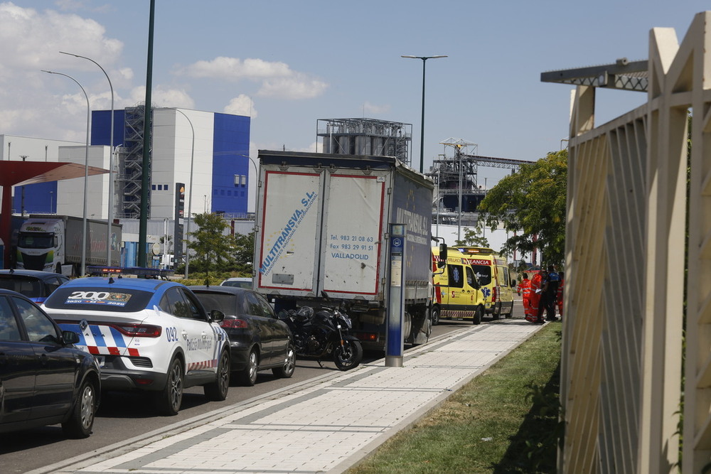 Accidente en la carretera: camionero y motorista resultan heridos