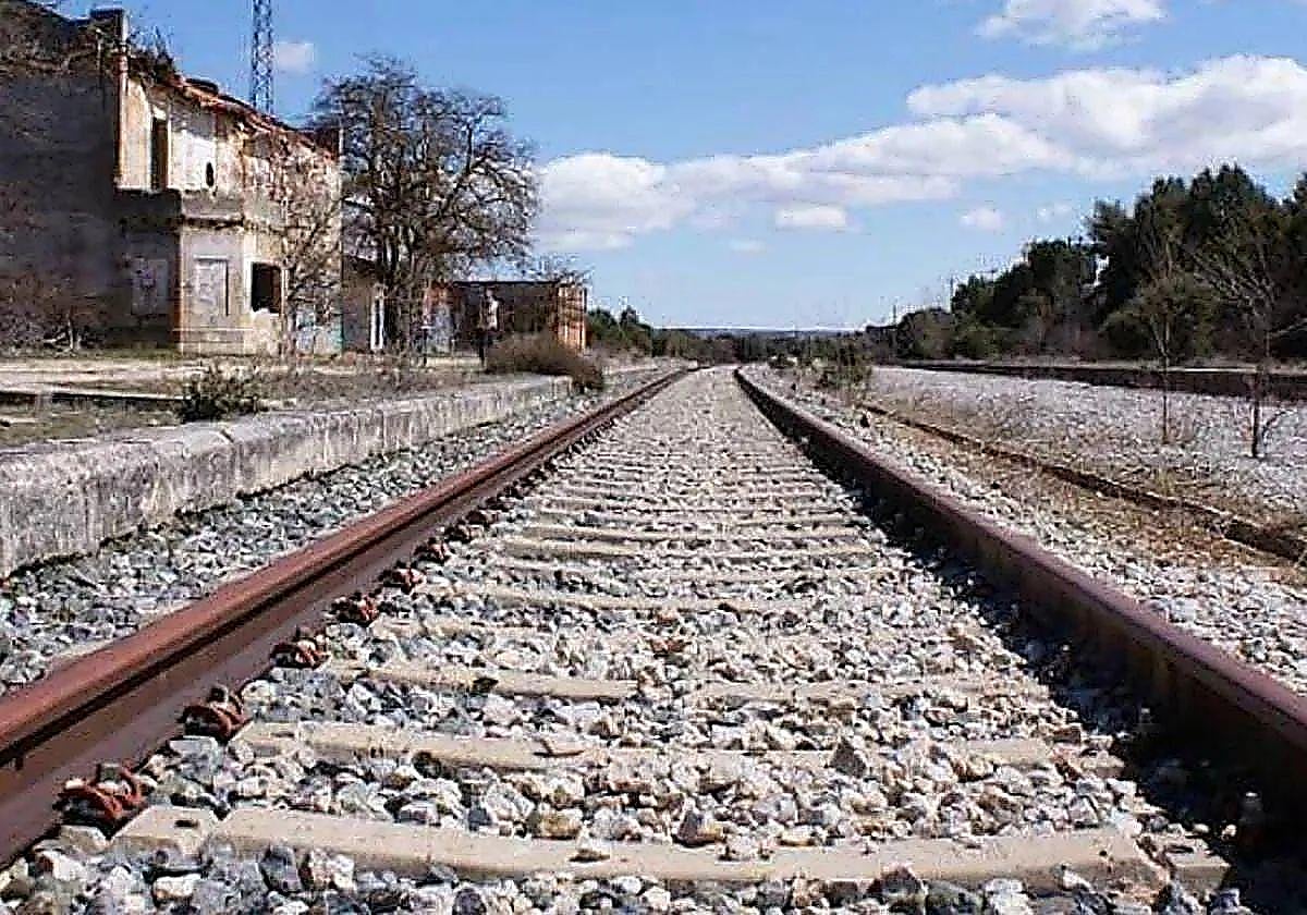 Un tren arrolla a un turismo en un paso a nivel en el norte de Burgos