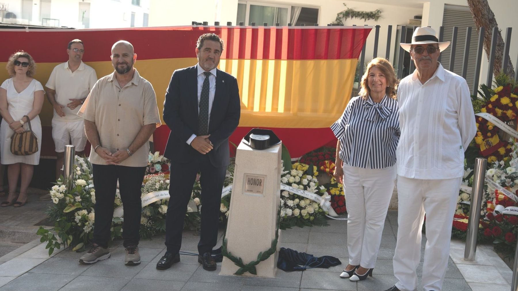 Mallorca no se olvida de los guardias civiles asesinados por ETA hace 17 años: homenaje en Palmanova en el monumento en su honor