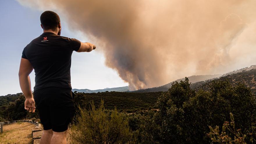 Marlaska advierte del riesgo de que los fuegos de Ávila y Madrid se unan en un gran incendio
