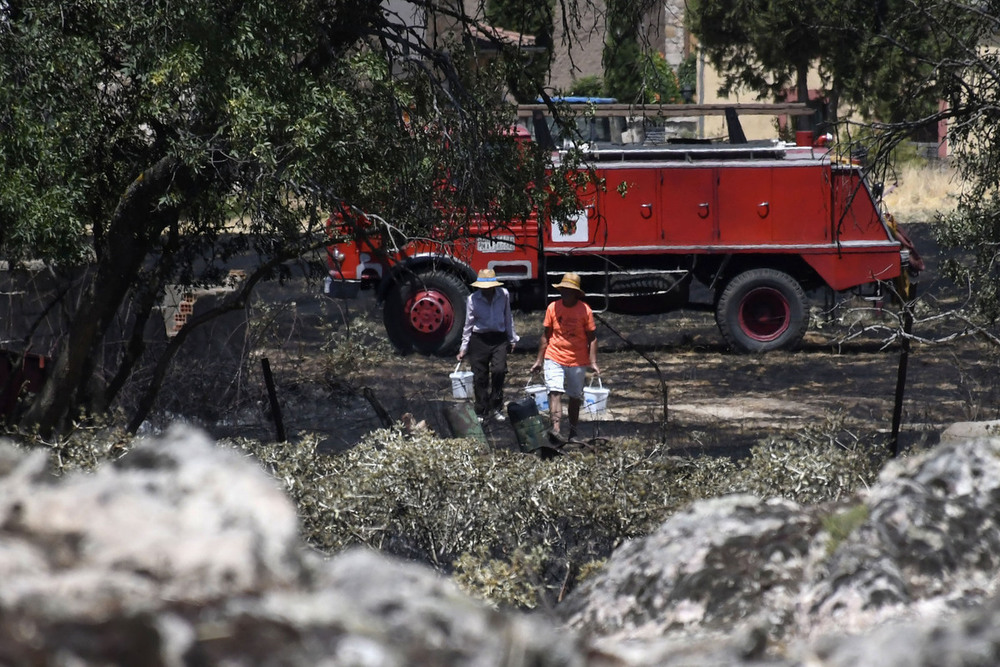 El viento mantiene en alerta el incendio de Brieva
