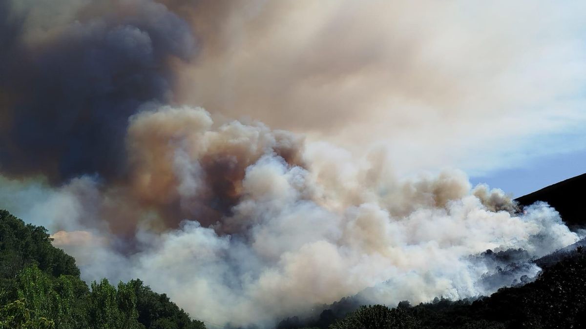 Reactivación del incendio de Quintela, en Balboa