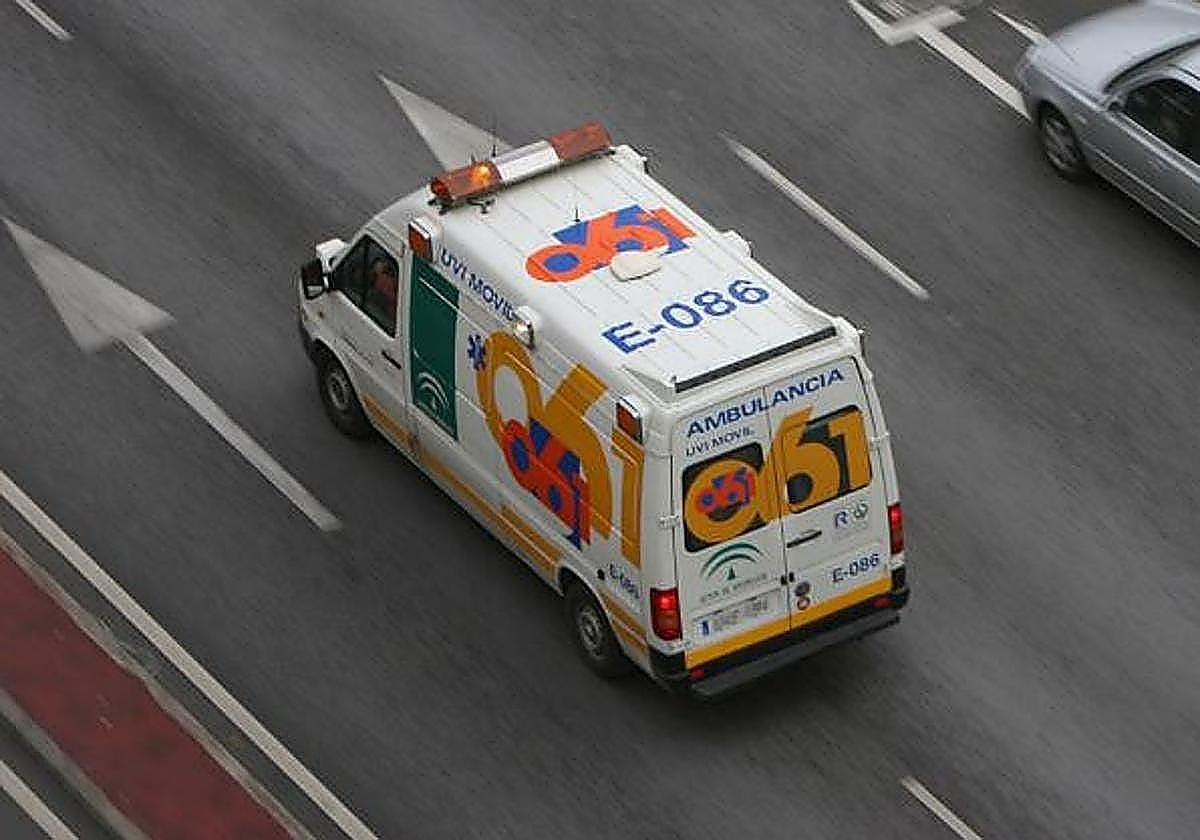 Un motorista de 30 años herido grave tras colisionar con un turismo en la A-7 en Marbella