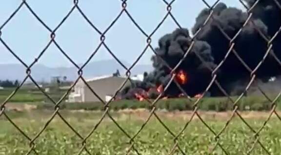 Controlado el incendio en una nave hortofrutícola de Balsicas