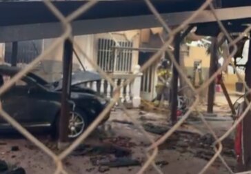 Un incendio de matorral alcanza una vivienda en Cabezo de Torres y deja un herido