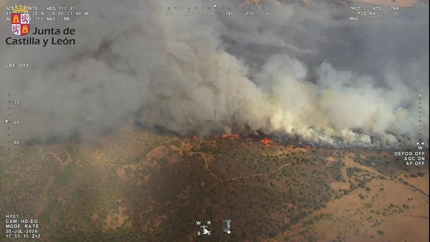 Evacuados ocho núcleos de población por el incendio forestal de Brieva (Segovia)
