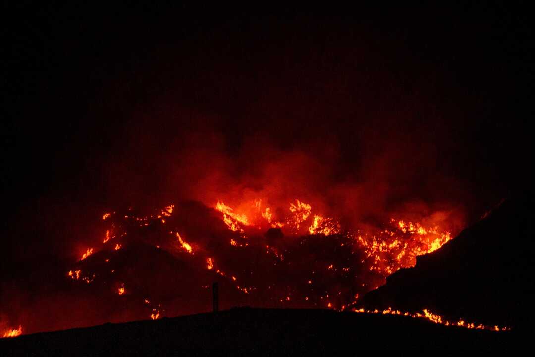 Evolución favorable del incendio de Los Gallardos: Se reincorporan los medios aéreos