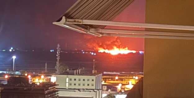 Incendio en asentamiento chabolista de Palos causa alarma vecinal y extensa humareda
