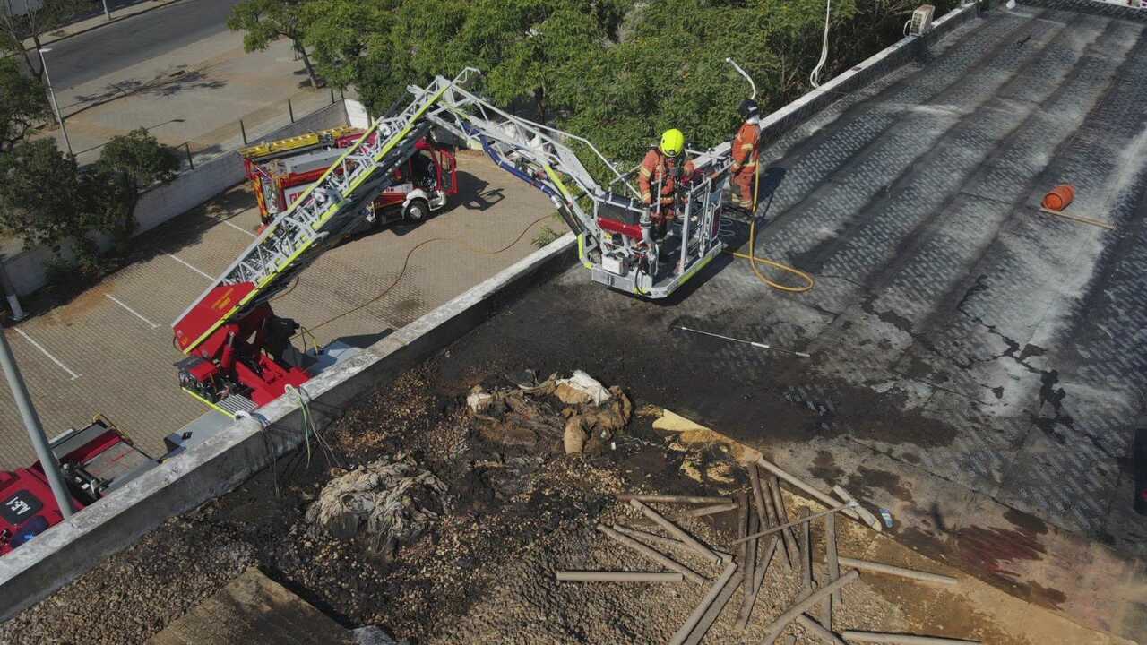 Susto en un instituto de Isla Cristina tras salir ardiendo parte del techo