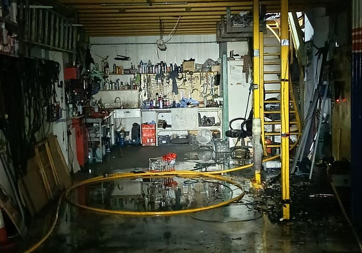 Incendio en tapicería del Eurocenter de Maspalomas: rápida intervención evita daños mayores