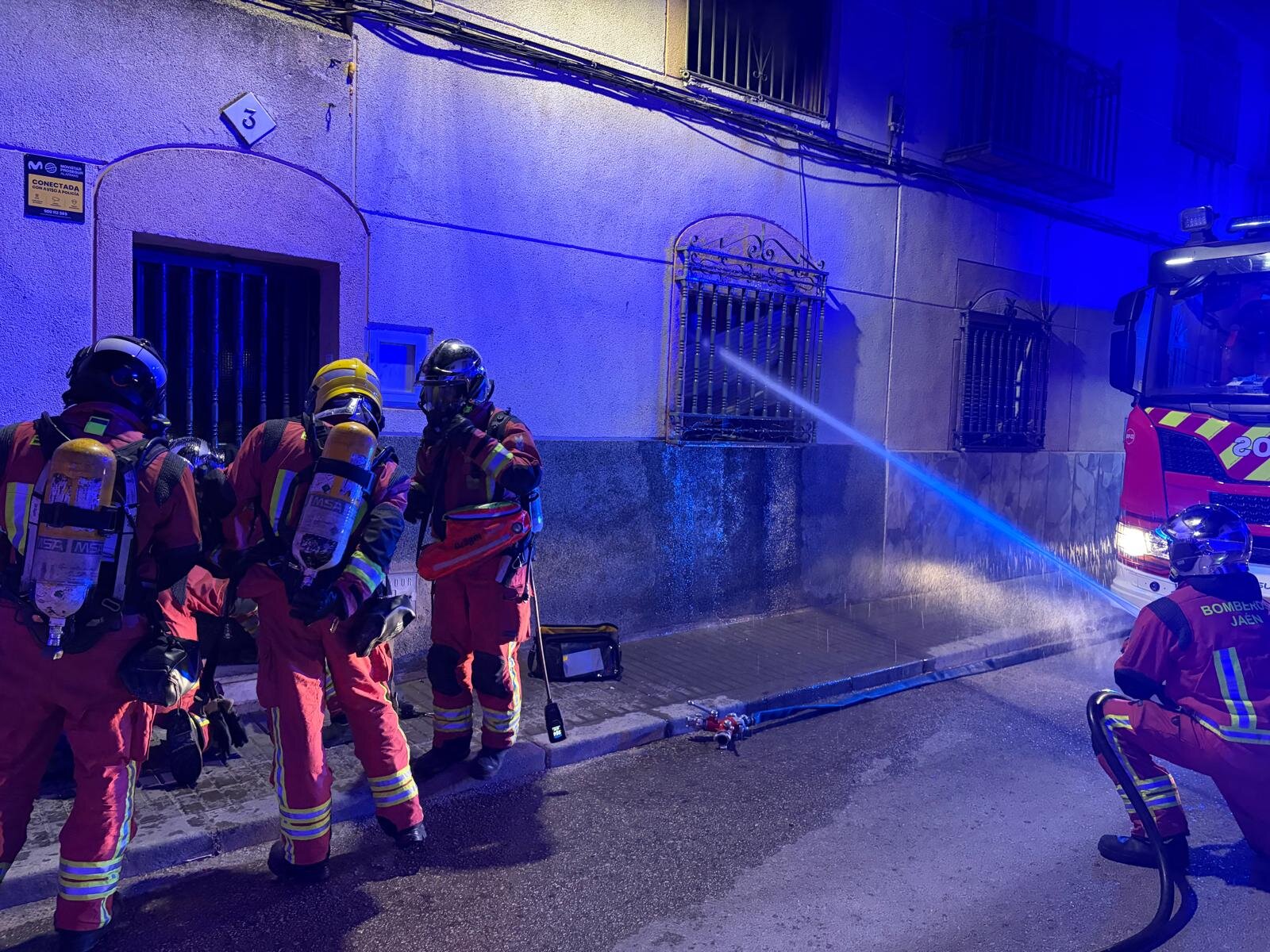 Bomberos sofoca un incendio en una vivienda desocupada de Peñamefécit