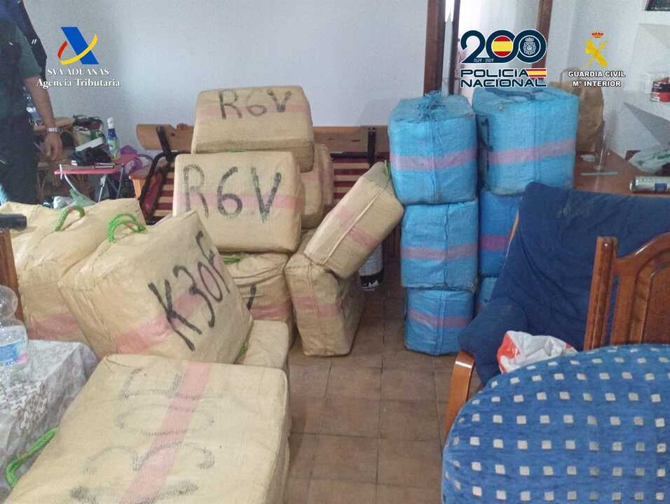 Narcotráfico en Huelva: intervenidos más de 2.500 kilos de hachís y armas en una 'guardería' cerca del Guadiana